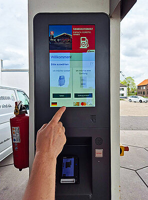 SIQMA OPT 2.0 outdoor payment terminal with touchscreen for fuel card payment